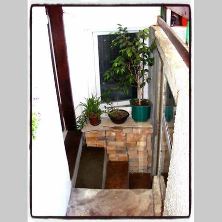 Authentic Guest Stay In The Heart Of Veliko Tarnovo Студио С Изглед Към Царевец Bagian luar foto