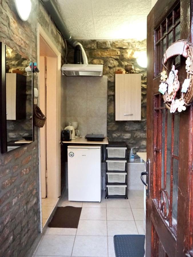 Authentic Guest Stay In The Heart Of Veliko Tarnovo Студио С Изглед Към Царевец Bagian luar foto