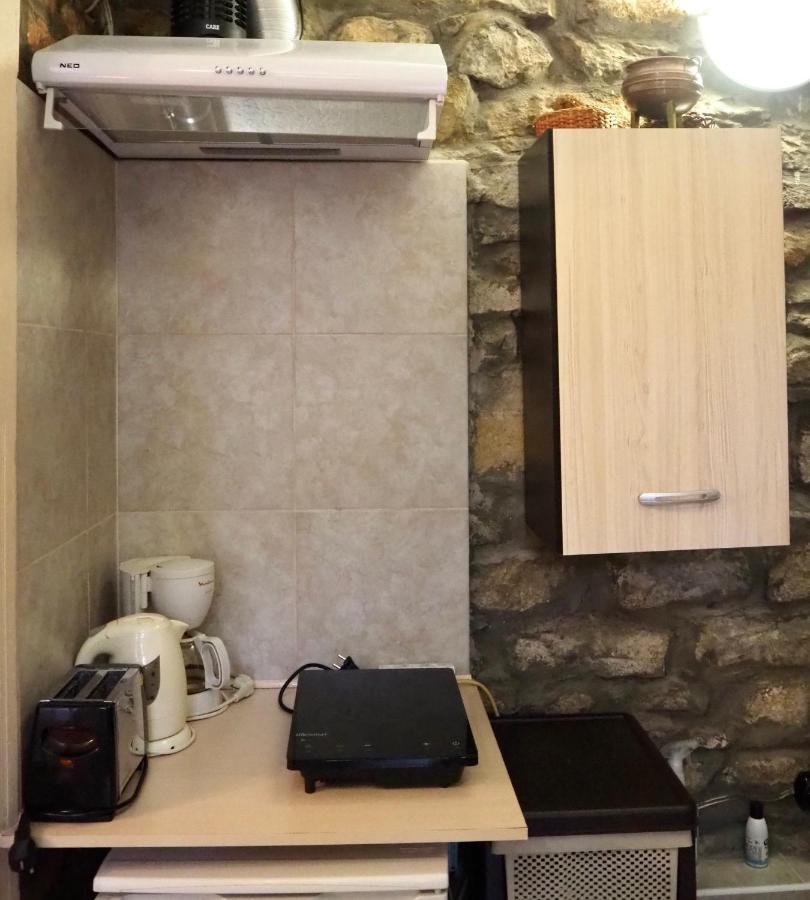 Authentic Guest Stay In The Heart Of Veliko Tarnovo Студио С Изглед Към Царевец Bagian luar foto