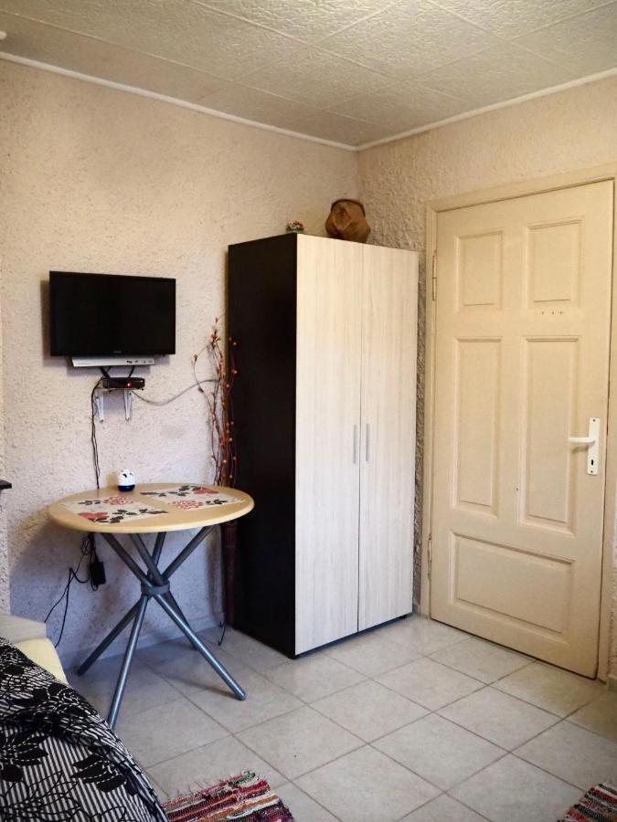 Authentic Guest Stay In The Heart Of Veliko Tarnovo Студио С Изглед Към Царевец Bagian luar foto