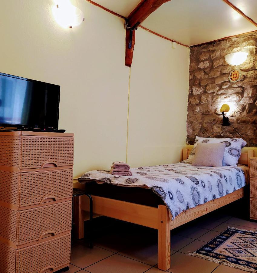 Authentic Guest Stay In The Heart Of Veliko Tarnovo Студио С Изглед Към Царевец Bagian luar foto