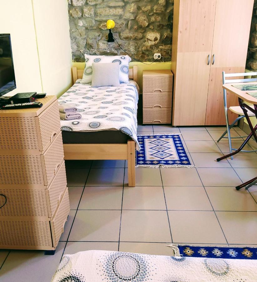 Authentic Guest Stay In The Heart Of Veliko Tarnovo Студио С Изглед Към Царевец Bagian luar foto